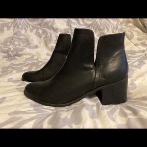 Urban Outfitters chunky heel black boots 8 vegan